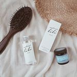 ..ヘアケア用品で新しいやつゲット😌✨.@madonnalili_official さんのヘアオイル🖤.香りも良いしパッケージも可愛い🥴.髪の毛切って痛みがリセットされ&hellip;のInstagram画像