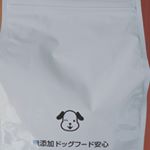 『無添加ドッグフード』モニター参加が当たりまして、届きました❗早速開封してみると&hellip;粒は小粒で食べやすそう。匂いは香ばしさと、ほんのり甘い匂いがするような&hellip;フード独特の油というか&hellip;の鼻に&hellip;のInstagram画像