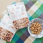 甘栗みたいな大豆北海道十勝産の大豆を淡路島の藻塩でじっくりと茹であげた塩ゆで豆です。使用されているのは音更大袖大豆という希少品種で、イソフラボンの含有量が他の大豆に比べて非常に高いのだそう。&hellip;のInstagram画像