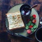 5月17日(金)朝ごはんしらすチーズトーストで朝ごはん🍞娘っこが離乳食でしらすを食べてるので、かーちゃんとーちゃんも👨&zwj;👩&zwj;👧2人の時はしらすは食卓に出たことがほぼ無かったけど娘っこの&hellip;のInstagram画像