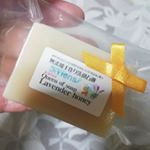 アンティアンさんの１番人気、無添加手作り洗顔石鹸 ラベンダーハニー🐝を使わせて頂いています💕真空パックで届き、開けた瞬間からとってもいい香りに包まれました🌼最上級の無農薬、有機栽培のラベンダー&hellip;のInstagram画像