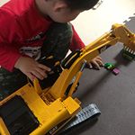 今日、CATショベルモニター募集！に応募してた商品が当選したと商品が届きました😊4歳の息子は、大喜び🎵レゴをすくって遊んでいます‼️本当にありがとうございました🙏🏻 #ブルーダー #bru&hellip;のInstagram画像