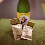 酒は好きだけど、飲むと飲まれる私ｗ日本酒も大好きだけど飲むと二日酔いになりやすい。そんな時に事前に飲んでおいて、症状控えめにするのは大事よね。.ダンボー達に「先に飲みなさい」と言われてるか&hellip;のInstagram画像