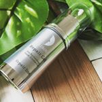 肌のカサつきが気になり、リペアジェルを使い始めてみました✨手にとってみるとすごく濃厚で透明のジェル！こっくりとしたテクスチャーです。濃厚なので肌に浸透するのか不安でしたが、手で伸ばしてから顔に&hellip;のInstagram画像