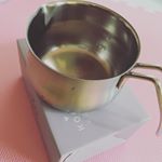 お久しぶりです🙌.欲しい欲しいと思ってたミルクパン。良いのがなくて、半年ぐらいスルーしてたんですが。.懸賞に応募したら、下村企販さんの珈琲考具ミルクパンが当選しました🙄✨.&hellip;のInstagram画像