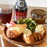 𓇼𓇼𓈓𓄇𓄇𓈓𓇼𓇼こんにちは😊最近の休日ブランチです♫．美味しいパンと野菜たっぷりワンプレートでほっこり🥖🥗新横浜へ出張した時に#プルミエサンジェルマン で買ってきました✨名前忘&hellip;のInstagram画像