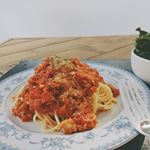 今日の#よるごはん は「#ツナとあさりのトマトソースパスタ 」#モンマルシェ 様から発売された、#限定令和ラベル の#高級ツナ缶 今回は、赤い缶の#国産赤唐辛子入りツナ を使って、#ト&hellip;のInstagram画像