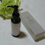 ・もうすぐ癖毛の私が1年で1番憂うつな梅雨の季節到来。.そんな私は髪のくせやうねりをケアしてくれるアウトバストリートメントのヘアオイル『Hzストレートリペアヘアオイル』を使っています。&hellip;のInstagram画像