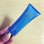 .今年は美白にも力を入れて行こうと思いこちらの商品使ってみてますよ！！！美白オールインワンゲル【ビハク クリア】(特徴①)シミ,そばかす,日焼け後のほてりを防ぎます(特徴②)&hellip;のInstagram画像