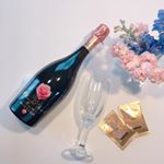結婚記念日に、大好きなスパークリングワイン開封♡・ ・・卒乳してちゃんと飲むのはかなり久しぶり୧( ⁼̴̀ᐜ⁼̴́)૭・・味方をお供にかんぱーい(๑ ˊ͈ ᐞ ˋ͈ )ƅ̋♡や&hellip;のInstagram画像