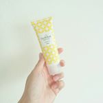 ツバキエ ハンドクリーム UVケアをお試しさせて頂きました🙂.40g 864円(税込).SPF18でUVケアできるハンドクリームなんです😀.手っていつの間にか焼けてて&hellip;のInstagram画像