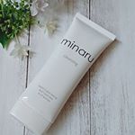 ・皮膚科の先生おすすめの『minaruクレンジング』を使ってみました。.クレンジングによる肌トラブルに着目して作られたクレンジング。.手にとるとテクスチャーはトロリとしていてラベン&hellip;のInstagram画像