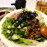 本日の#ダイエット食 は、#ねばねばサラダネギトロ、納豆、とろろ、オクラ、野菜(レタス、水菜、セロリ）中に木綿豆腐入ってるよ*॰ ( &uml;̮ ) ॰*✩ あとは、#レタスとプチトマトのス&hellip;のInstagram画像