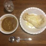 夜ご飯❤️.五島産鯛のレトルトカレー(五島豚なんこつ).「五島の鯛で出汁をとったなんにでもあうカレー」..だーーーーい好きなチーズナンを作って合わせた！！.最高に美&hellip;のInstagram画像