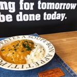 五島の鯛で出汁をとったなんにでも合うカレー♡お試しさせてもらいました✨豚軟骨入り🐷❤️ほんとゎパッケージと一緒に撮りたかったけど絞り出したらクシャクシャになってもた😂ww出汁が&hellip;のInstagram画像