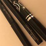 普段メイク用品はもっぱらDS！今はメインはヒロインメイク。あとはKATE、メイベリンとか&hellip;絶対パンダ目にならないアイライナーないかな〜どんなアイライナーでもパンダ目になるから油性ペンじゃな&hellip;のInstagram画像