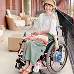 👀🌷.おにゅーの車椅子でお出かけ😋新しい車椅子はピンクにしました〜🎟🎀💕ラメがキラキラで綺麗✨.フラワーアイズのコンタクト👀ナチュラルでとってもお気に入り☺️.&hellip;のInstagram画像