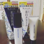 シンプル直球なネーミング。美白美容液と美白クリーム！夏に向け基礎化粧品もチェンジ。昨日は動物園でたーっぷり日焼けしたので（泣）、こちらもたーっぷり付けてケアします。ナイスタイミングなモニタ&hellip;のInstagram画像