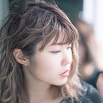 .目元の印象ってすごく大切だと思ってて、アイメイクが1番楽しい🥰普段はピンク系とかオレンジ系を選ぶことが多いけど、夏はブルーとかの寒色系も使いたいなぁ💙photographer: @d&hellip;のInstagram画像