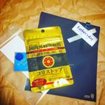 パパいつもお疲れさま。コリストップ！して、いつまでもニコリストップせずsmile☺️でいてね♡とプレゼント🎁そして寝る前に貼ってあげました。それと同時に、ママも腰痛いから一緒にやりたいー( &macr;&hellip;のInstagram画像