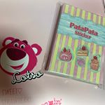 この付箋、めちゃめちゃ可愛い💕💕実はこれ、口と足で描いた絵なんですって✨✨・六鹿 香 さん が描いた絵で、香さんは四ヶ月で先天性多発性関節拘縮症の診断を受けたみたいです。病気を抱え&hellip;のInstagram画像