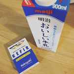ホームメイド ケフィアを初めて作ってみました☺️﻿﻿作り方は牛乳または豆乳1リットルに1スティックを加え、軽く振り、24時間置きます💁&zwj;♀️﻿そうすると、牛乳が固まるので後は冷蔵庫で冷やす&hellip;のInstagram画像