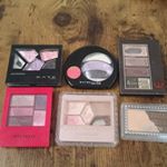 普段、どんな色のアイシャドウを使っていますか？ここ半年くらい使ってる、アイシャドウを撮ってみましたパート主婦😅プチプラしか買えません💦3年以上経ったのはさすがに捨てました👍&hellip;のInstagram画像