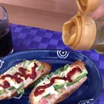 山椒香味油をピザトーストにちょいかけしてみました。爽やかな香りがして、お料理が締まった感じがします。今度は、パスタの隠し味に使ってみようと思います。#山椒香味油 #香味油 #山椒 #築野食&hellip;のInstagram画像