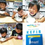 ケフィアのモニターに当選しました(^^)牛乳パックににケフィアを入れるだけで、作るのが超簡単でビックリ！酸味が少ないヨーグルトみたいな感じでヨーグルト好きな子どもたちも気に入ってパクパク食べて&hellip;のInstagram画像