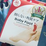 靴下嫌いだから基本素足なんだけど😫そのせいでかかとは年中カッチカチだから🥺😭 そんなときにこれはめちゃくちゃ助かった♡♡♡ ♡BABYfoot♡とにかくつるっつるになる😘❣️ 最近のだとウォー&hellip;のInstagram画像