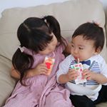 ... 可愛いパッケージのジュースを頂きました🥤..野菜と果物を100%使用した「でるきっず」🍎..とっても飲みやすくて、おやつにちょうど良いサイズ✨2人ともお&hellip;のInstagram画像