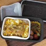 .今日の簡単弁当😊.小森樹脂様(@komorinstargram)の #セパレートランチボックス を使ってます。.今回は、コンビニの丼もの弁当風にしてみました！コロッケの卵とじ&hellip;のInstagram画像