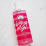 ピンクで可愛いスクラブ入りのボディーソープ