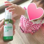 アロベビーのUV＆アウトドアミスト☺続き✏.いつの間にかわが子の色白ムチムチの足と腕に蚊に刺されの痕があったので、虫除けちゃんと塗ろー🎵って思って使ってます☺.日焼け止めと虫除けが一緒&hellip;のInstagram画像