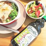..コスタドーロエクストラヴァージン オリーブオイルスクイーズタイプ💚🌿.片手で簡単に搾れるので便利🌟量の調節もしやすい🙆&zwj;♀️品質のキープ力にも優れています。軽く&hellip;のInstagram画像