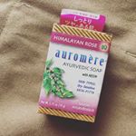 🥀18種の植物から作られたアーユルヴェーディックソープ ヒマラヤンローズをお試しさせていただきました☺︎もう箱を開ける前からガッツリ濃厚な香りが漂います‼︎シンプルなローズの香り、ではなく&hellip;のInstagram画像