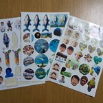 スマホ写真のシールができた！😆✨ B5サイズで量もたくさん🎶 アルバム用、工作用、プレゼント用？等に使えたら～&hearts;️と色んな形で作ってみまして、、 pic2 おちび2作「水族館に行った時の写真でオリジナ&hellip;のInstagram画像