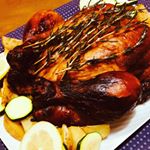 千成亭さんのローストチキンを頂きました🍖国産若鶏を秘伝のタレで焼いた丸焼きチキン❤️気分はすっかりクリスマス🎅🎄ディルとレモンを加えてポテトと一緒にいただきます🍴秘伝のタレはテリヤキ風でお肉にいい&hellip;のInstagram画像