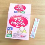 ママのカルシウム✨飲んでみました😄..1袋に、*カルシウム 210mg*鉄3mg*葉酸100マイクロg入っているそう☺.妊婦さんや授乳中の方によいらしい◎わが子&hellip;のInstagram画像