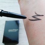 marcheur（マルシュール）ディープアイライナーペンシルエステサロン専用のコスメ。繰り出し式の芯は柔らかく描きやすいです。下瞼の黒目辺りから目尻にかけて薄く引き、ぼかし&hellip;のInstagram画像