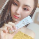 ハリーハリー 美首クリームを頂いて使用してみました！☺︎ベタつかないけどしっとりしてくれるのがとてもお気に入りです！・・・・#ハリーハリー #大人の美くびクリーム #ネッククリ&hellip;のInstagram画像