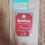 タイガーさんのプレミアムルイボスティーを最近職場で飲んでます。ホットは最近暑いので水出しでペットボトルに水を継ぎ足してますが1.5リットルくらいいい感じで出ます！2、3分で色づいて味も出るので&hellip;のInstagram画像