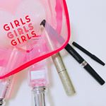 マルシュールさんのペンシルアイライナー  芯が程よく柔らかいのでラインがひきやすいです💕リキッドアイライナー  ラインが細くかけて、はっきりしたブラックなので、くっきりした目元がつくれます💕&hellip;のInstagram画像