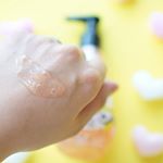 .▷ジョイココ スクラブハンドソープ◁@joy.coco_japan.引き続き使っています♡主にキッチンで、魚やお肉、油もので汚れた手を洗うのに使っています✨嫌なニオイやベタベ&hellip;のInstagram画像