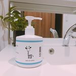 BABYBORNフェイス＆ボディミルクモニターとして利用させていただきました✨次男は肌が弱くて、乾燥するとすぐ赤くなってしまいます😵💦毎日のヌリヌリ、、、ベタベタするのを嫌がるのですが&hellip;のInstagram画像