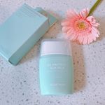 #SECRETMUSEuvプロテクトサンミルク スッキリコンパクト！涼しげカラーの容器が可愛い日焼け止めです♡塗り口は少しカーブしていて、容器を押しつけるとそのまま肌に塗れます&hellip;のInstagram画像