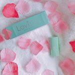 ❤️の形のlovelyなチーク🥰.☑︎Lovisia HEART STICK CHEEK 02 PURE PINK可愛い❤︎の形のチーク🥺私、チークがすぐ落ちてしまうんです🙄基本メ&hellip;のInstagram画像