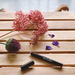 .雨続きだったり汗のかきやすい夏は、アイメイクが落ちてしまいがち。アイシャドウより落ちにくく、持ち運びにも便利な、マクレールのクレヨンアイシャドウ。使いやすいナチュラルベージュをお&hellip;のInstagram画像