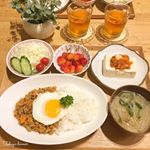 ﻿﻿よるごはん .｡◦♡﻿﻿﻿┈┈┈┈┈┈┈┈┈┈┈┈┈﻿﻿﻿📄 menu﻿﻿⑅ キーマカレー﻿⑅︎ ニラともやしのお味噌汁﻿⑅︎ サラダ﻿⑅&hellip;のInstagram画像