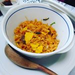 #夏休み  #お昼ごはん  #定番  #炒飯  #チャーハン  いやわがやでは  #焼き飯  #グレードアップ  #ランチ  に してくれる#まるさん食品  ふりふり万能中華この  #調味&hellip;のInstagram画像